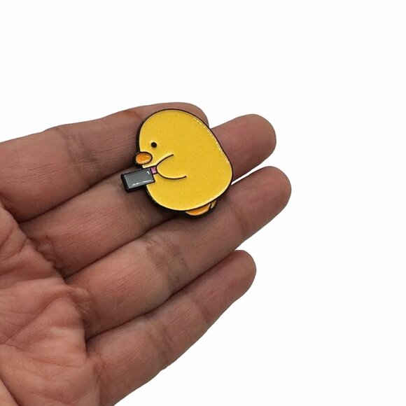 🤩Fun Cartoon Metal Enamel Pin Brooch Cute Yellow Duck Holding A Knife In Hand🤩 - Picture 2 of 5